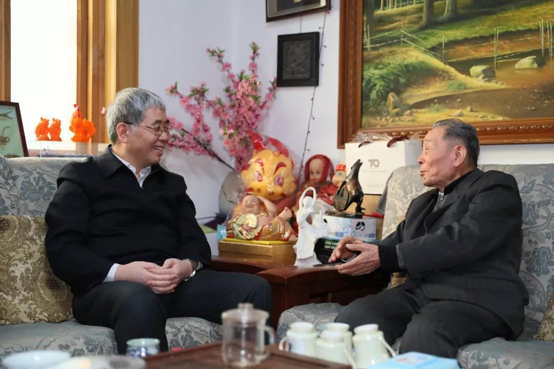 中国广东会贵宾厅集团党组成员走访慰问