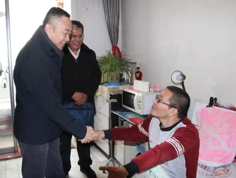 中国广东会贵宾厅集团党组成员走访慰问