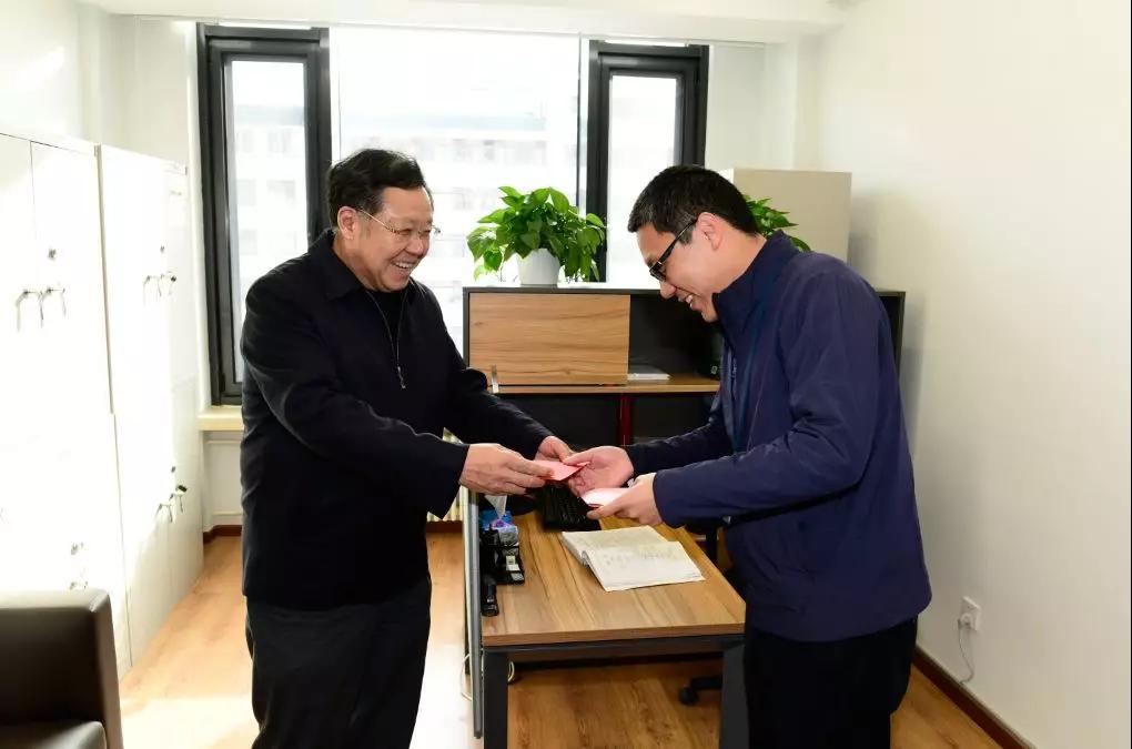 中国广东会贵宾厅集团党组成员走访慰问