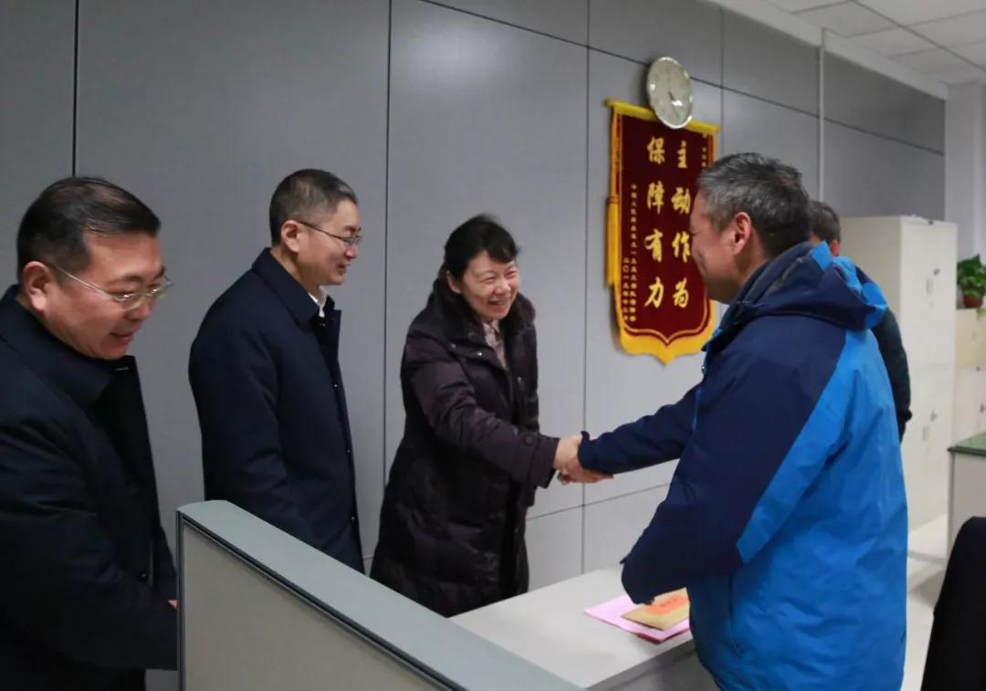 中国广东会贵宾厅集团党组成员走访慰问