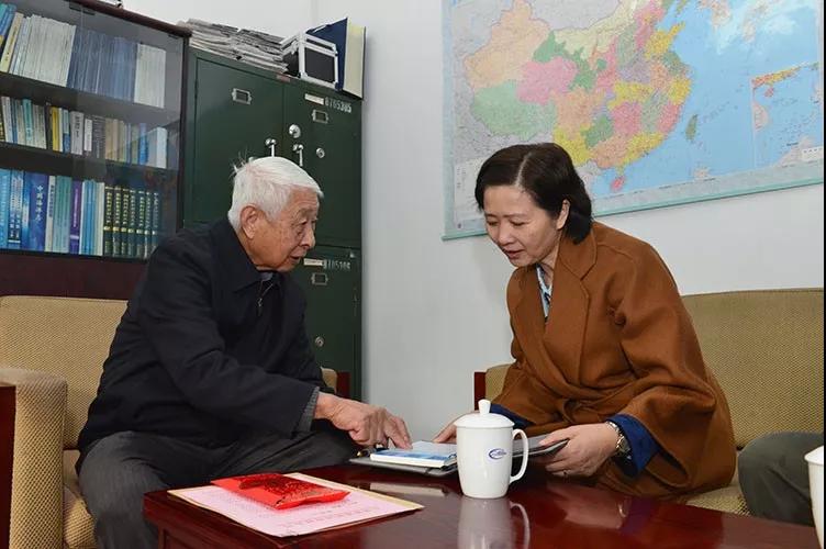 中国广东会贵宾厅集团党组成员走访慰问