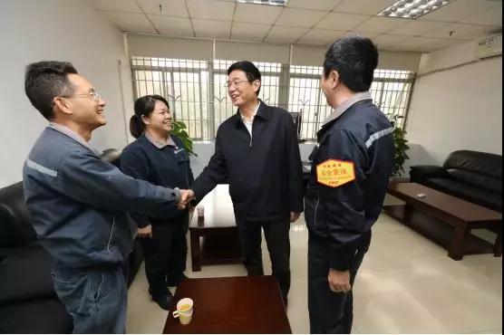 中国广东会贵宾厅集团党组成员走访慰问